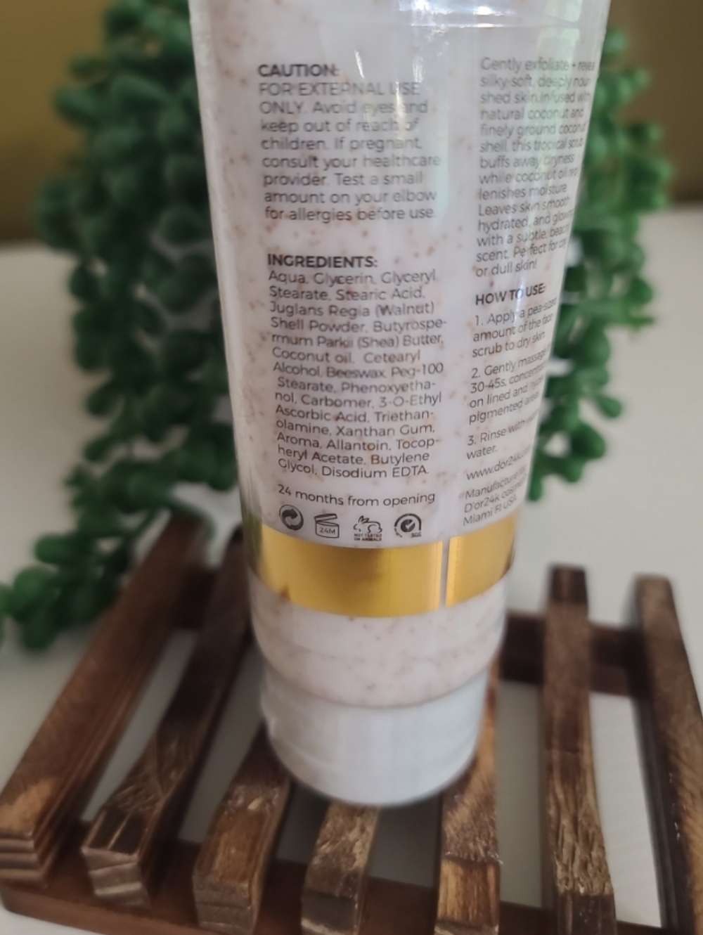 D'OR24K Coconut Facial Scrub New - Picture 2 of 5